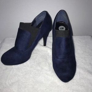 Navy suede booties size 7W
